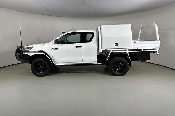 2020 Toyota Hilux SR (4x4) GUN126R FACELIFT 4X4