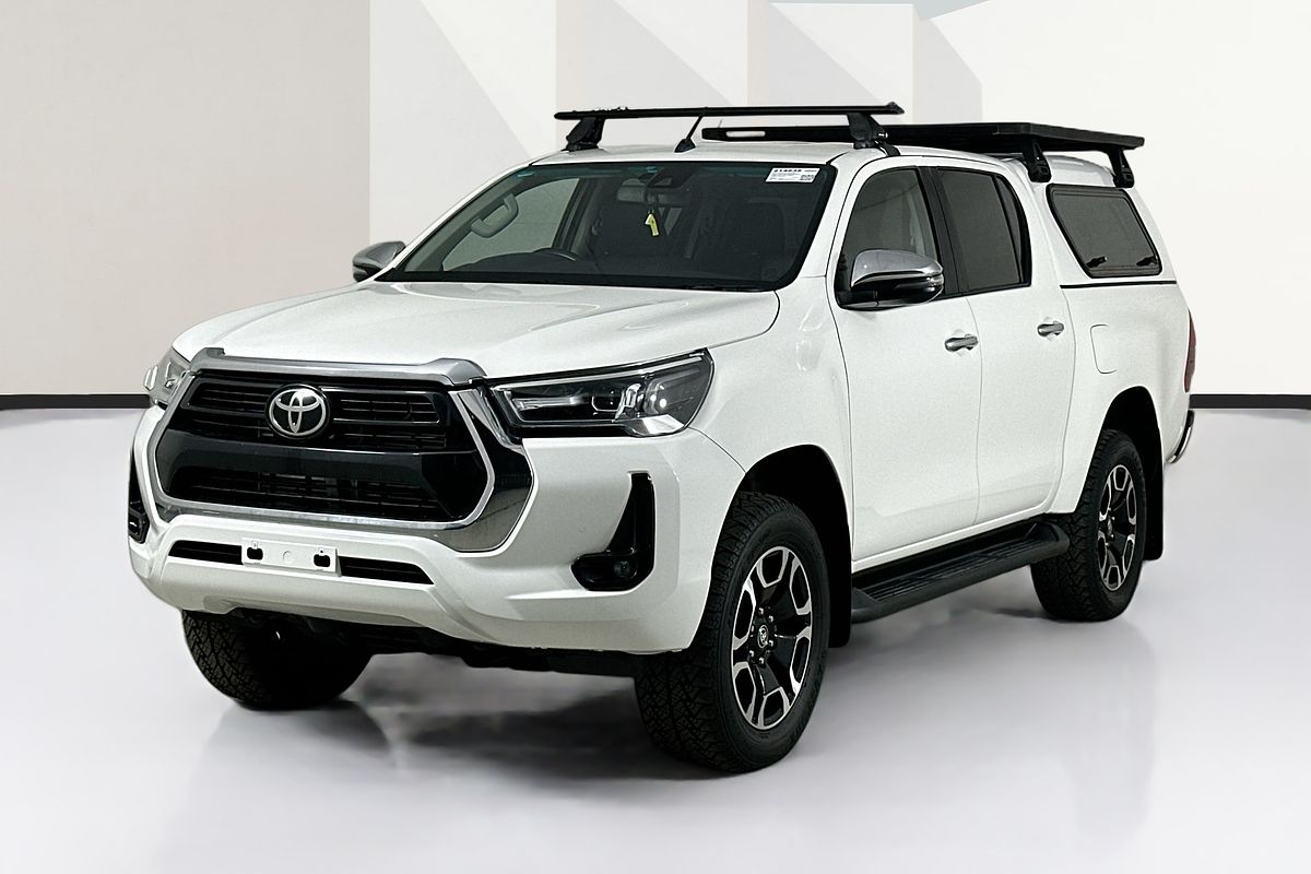 2020 Toyota HILUX SR5 (4x4) GUN126R FACELIFT 4X4