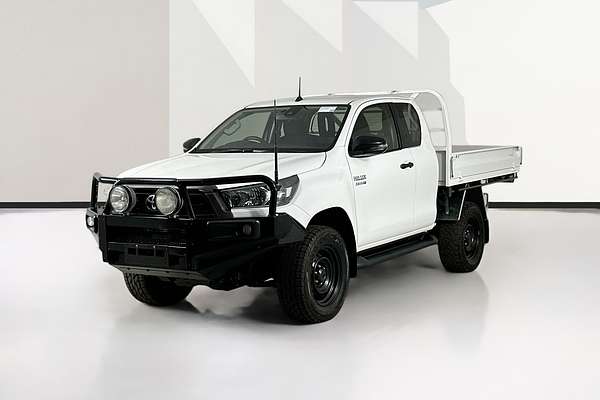 2020 Toyota Hilux SR (4x4) GUN126R FACELIFT 4X4