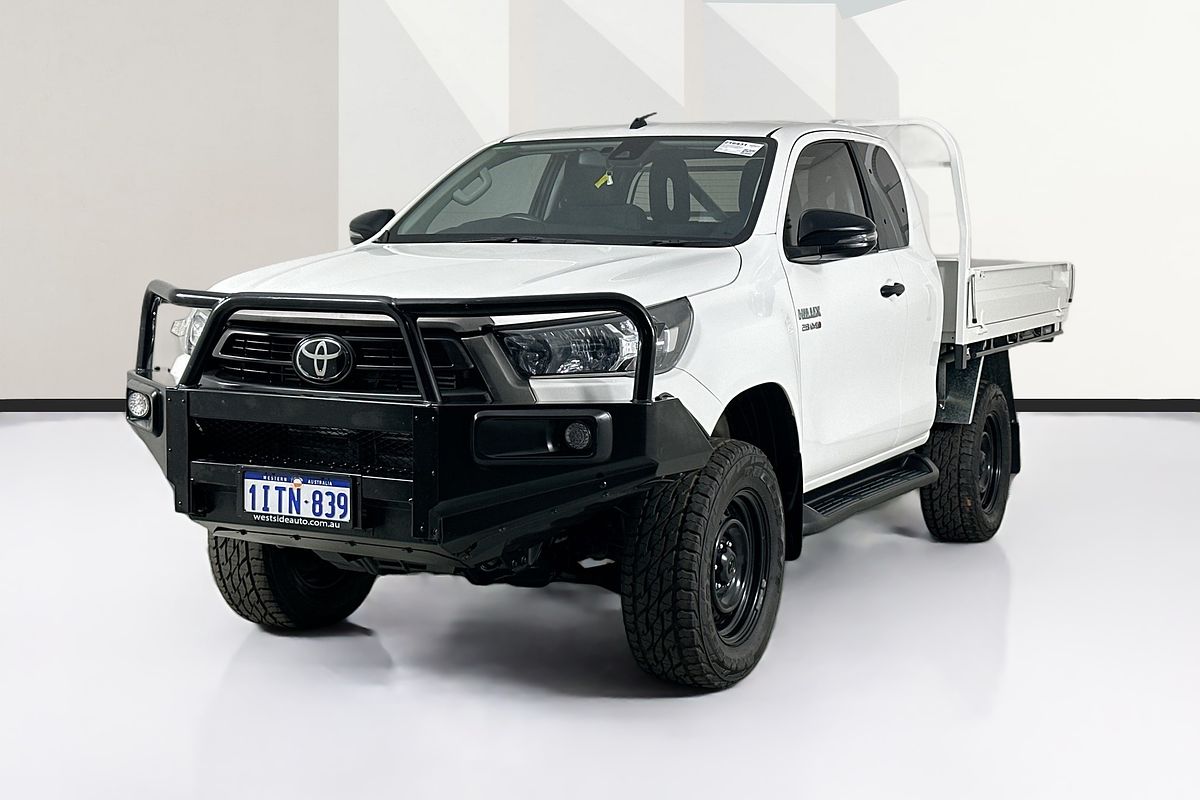 2020 Toyota Hilux SR (4x4) GUN126R FACELIFT 4X4
