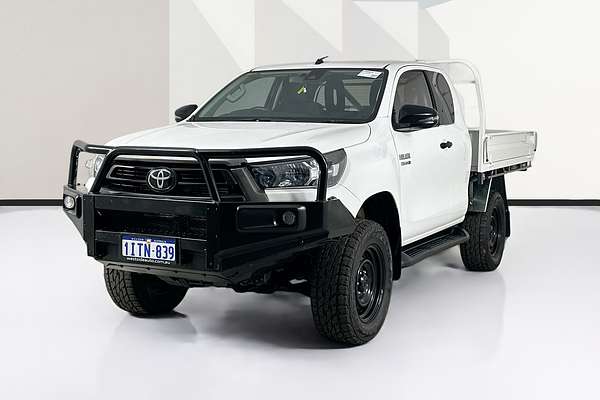 2020 Toyota Hilux SR (4x4) GUN126R FACELIFT 4X4