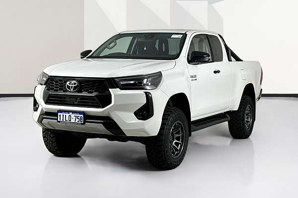 2024 Toyota Hilux SR5 (4x4) GUN126R 4X4