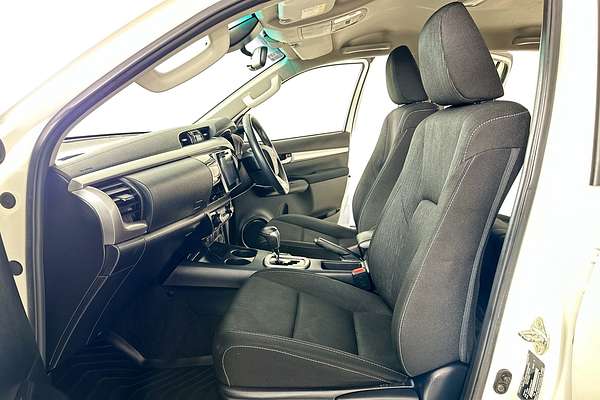2020 Toyota HILUX SR5 (4x4) GUN126R MY19 UPGRADE 4X4