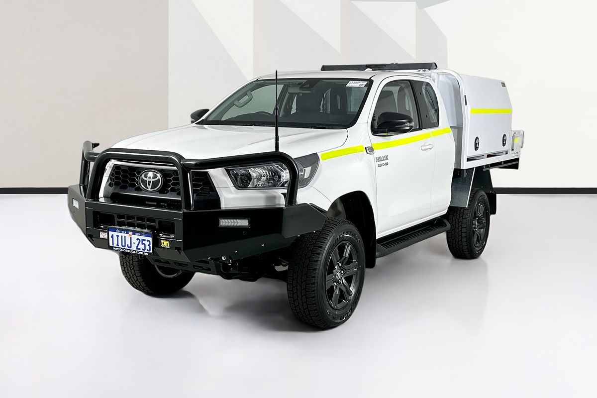 2025 Toyota Hilux SR (4x4) GUN126R RC 4X4