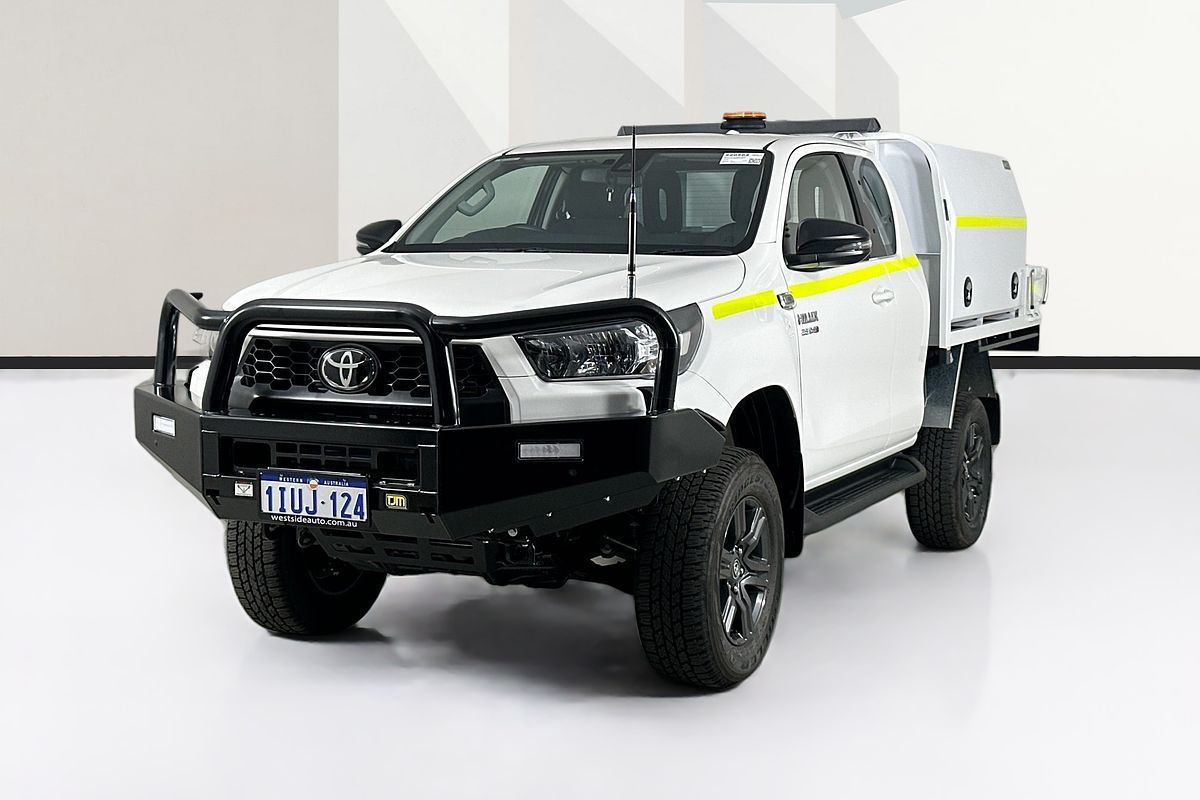 2025 Toyota HILUX SR (4x4) GUN126R RC 4X4