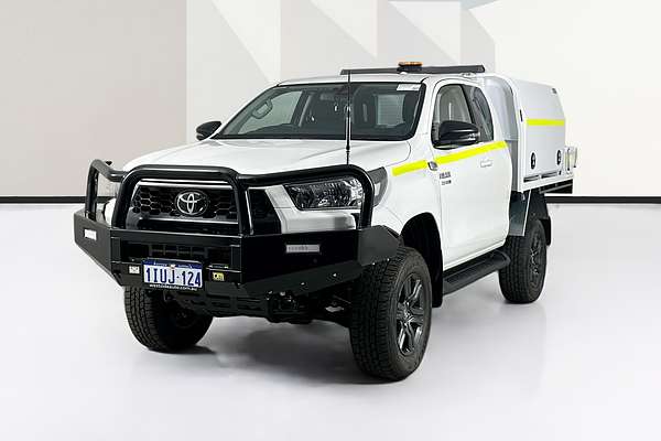 2025 Toyota HILUX SR (4x4) GUN126R RC 4X4