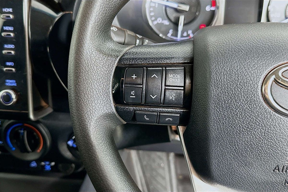 2021 Toyota HILUX SR (4x4) GUN126R FACELIFT 4X4