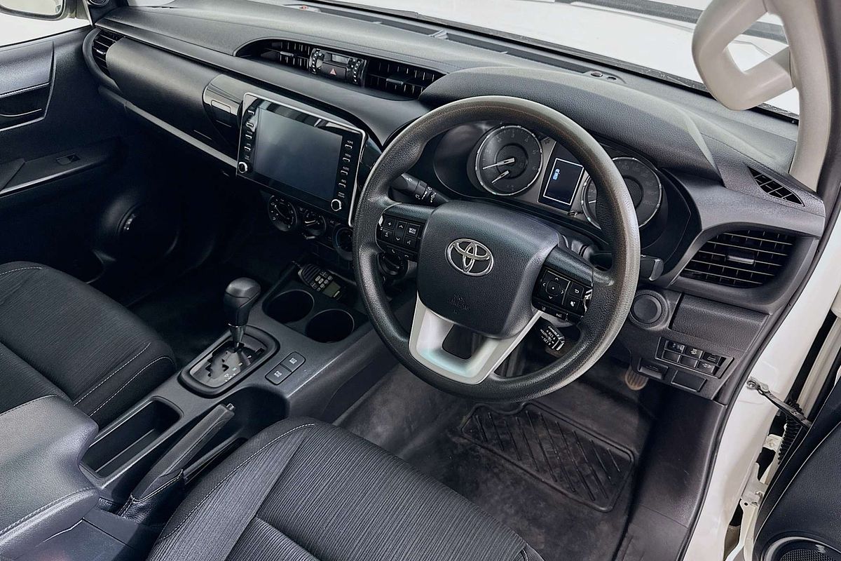 2020 Toyota HILUX SR (4x4) GUN126R FACELIFT 4X4
