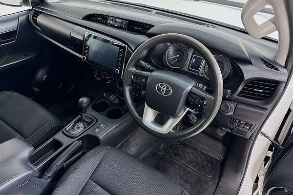 2020 Toyota HILUX SR (4x4) GUN126R FACELIFT 4X4