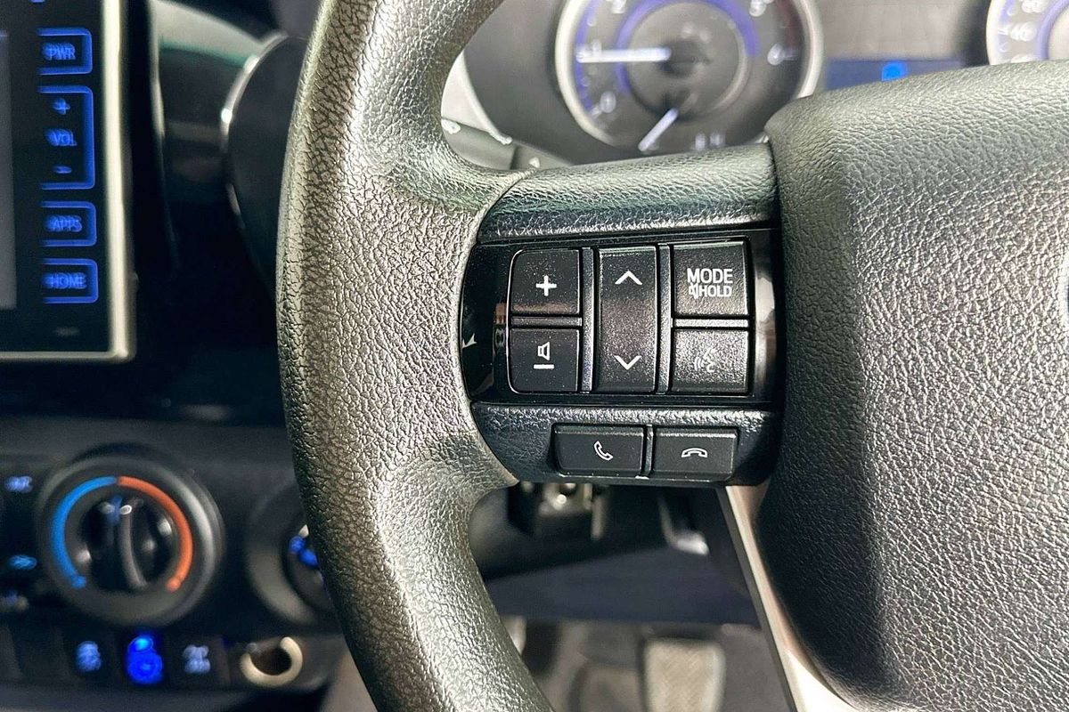 2017 Toyota HILUX SR (4x4) GUN126R 4X4