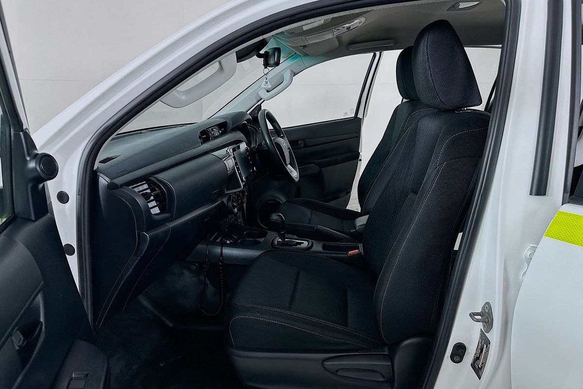 2020 Toyota HILUX SR (4x4) GUN126R FACELIFT 4X4