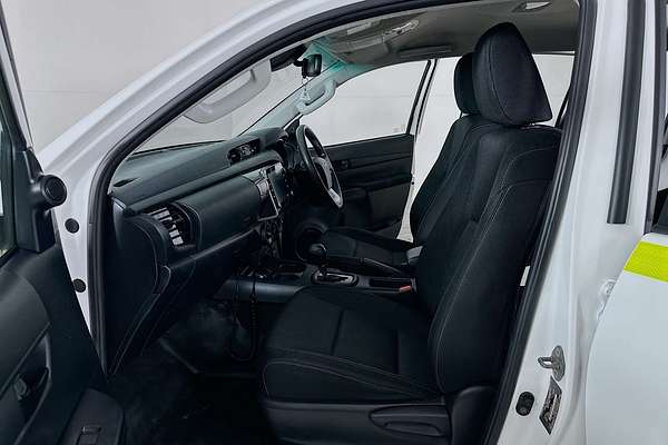 2020 Toyota HILUX SR (4x4) GUN126R FACELIFT 4X4