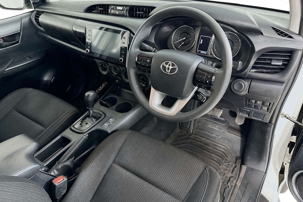 2021 Toyota HILUX SR (4x4) GUN126R FACELIFT 4X4