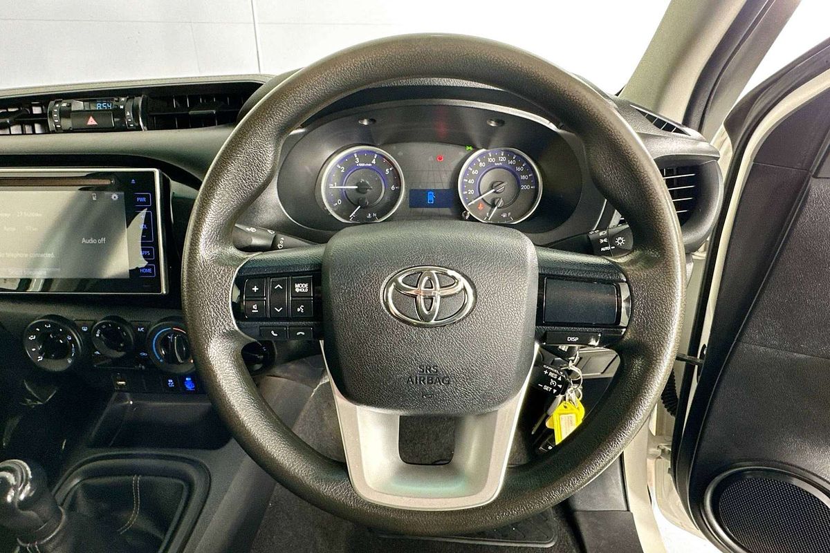 2017 Toyota HILUX SR (4x4) GUN126R 4X4