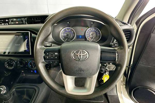 2017 Toyota HILUX SR (4x4) GUN126R 4X4