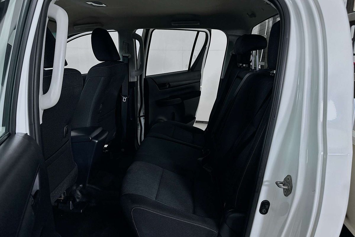 2020 Toyota HILUX SR (4x4) GUN126R FACELIFT 4X4