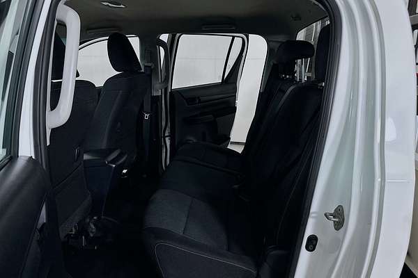 2020 Toyota HILUX SR (4x4) GUN126R FACELIFT 4X4