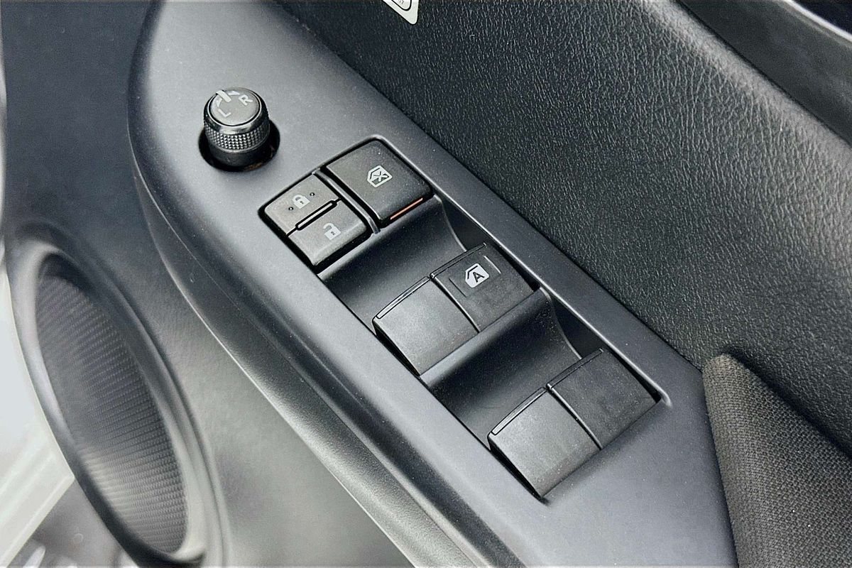 2021 Toyota HILUX SR (4x4) GUN126R FACELIFT 4X4