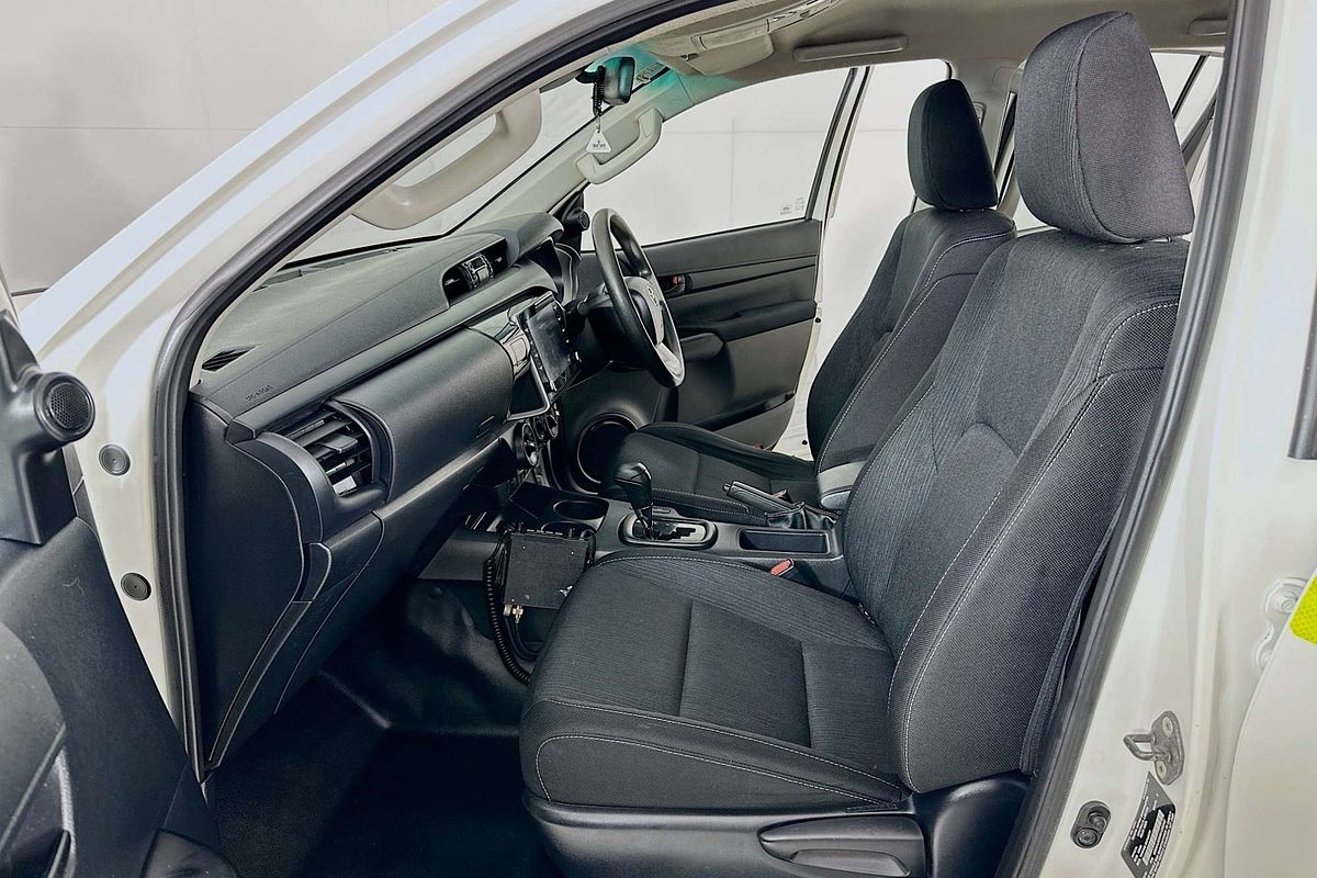 2021 Toyota HILUX SR (4x4) GUN126R FACELIFT 4X4