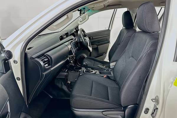 2021 Toyota HILUX SR (4x4) GUN126R FACELIFT 4X4