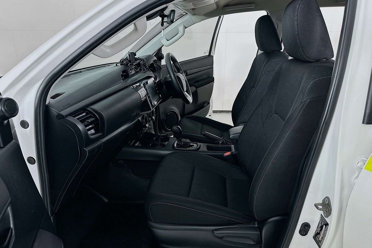 2021 Toyota HILUX SR (4x4) GUN126R FACELIFT 4X4