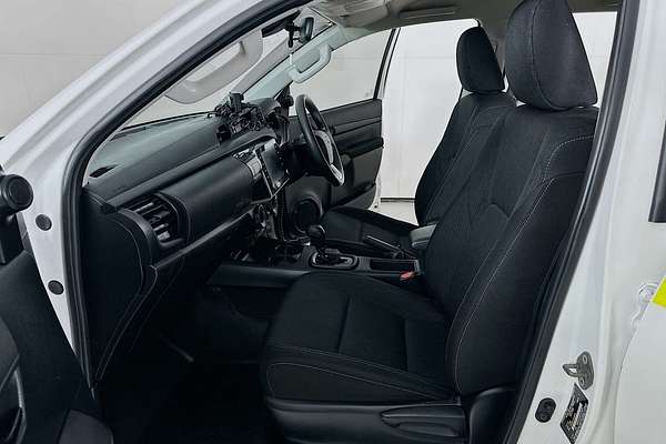 2021 Toyota HILUX SR (4x4) GUN126R FACELIFT 4X4