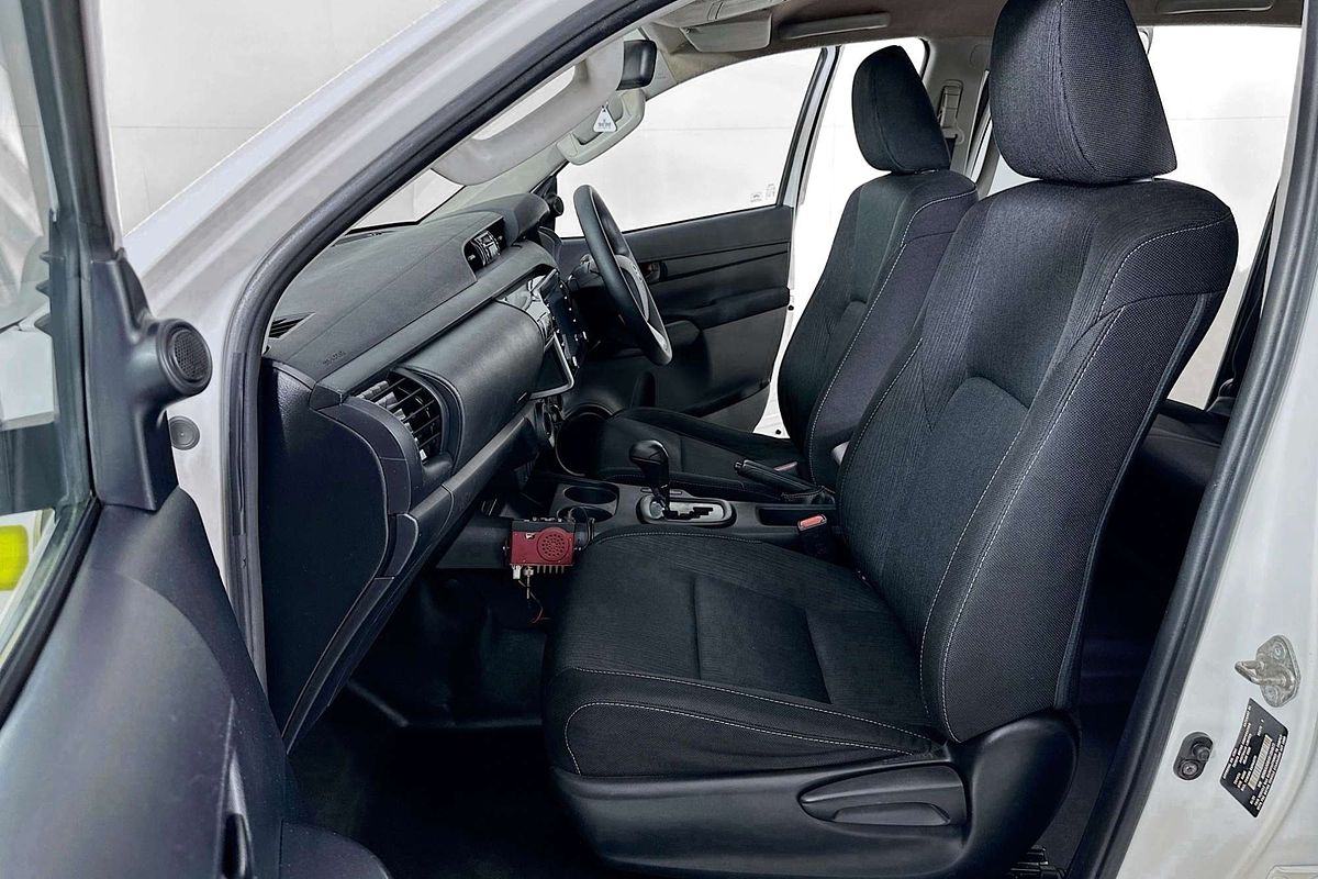 2021 Toyota HILUX SR (4x4) GUN126R FACELIFT 4X4