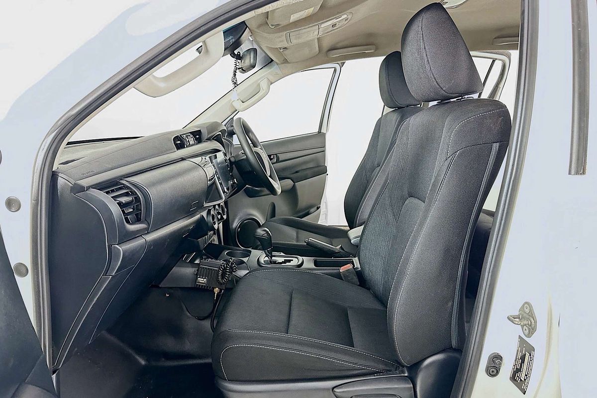 2021 Toyota HILUX SR (4x4) GUN126R FACELIFT 4X4