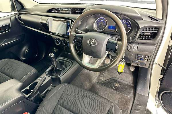 2017 Toyota HILUX SR (4x4) GUN126R 4X4
