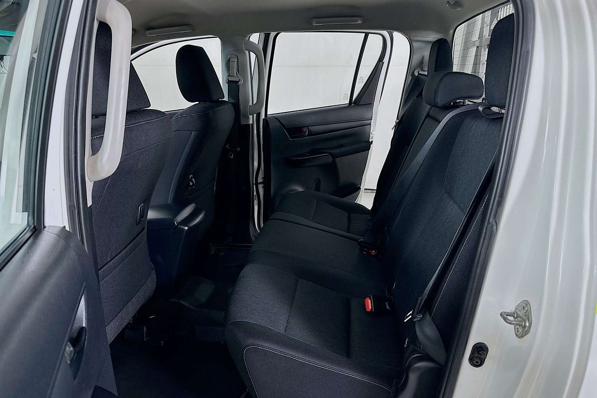 2021 Toyota HILUX SR (4x4) GUN126R FACELIFT 4X4