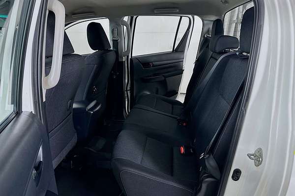 2021 Toyota HILUX SR (4x4) GUN126R FACELIFT 4X4