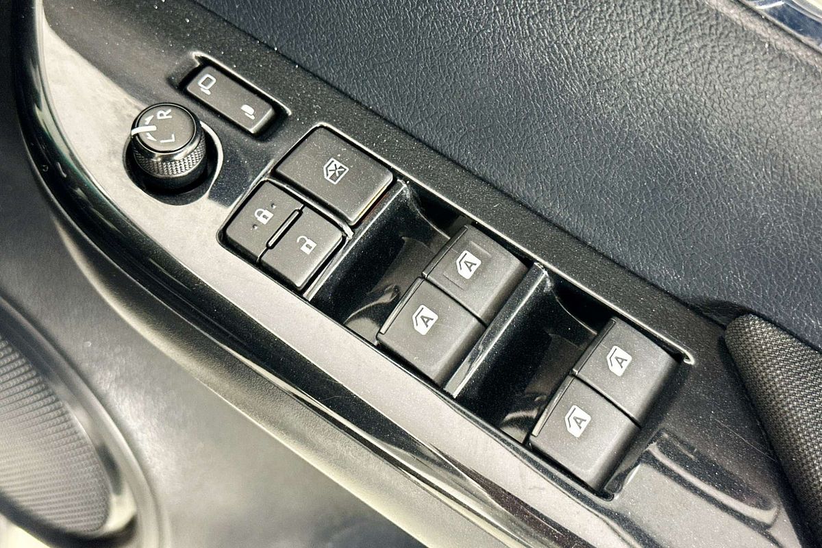 2022 Toyota HILUX SR5 (4x4) GUN126R 4X4