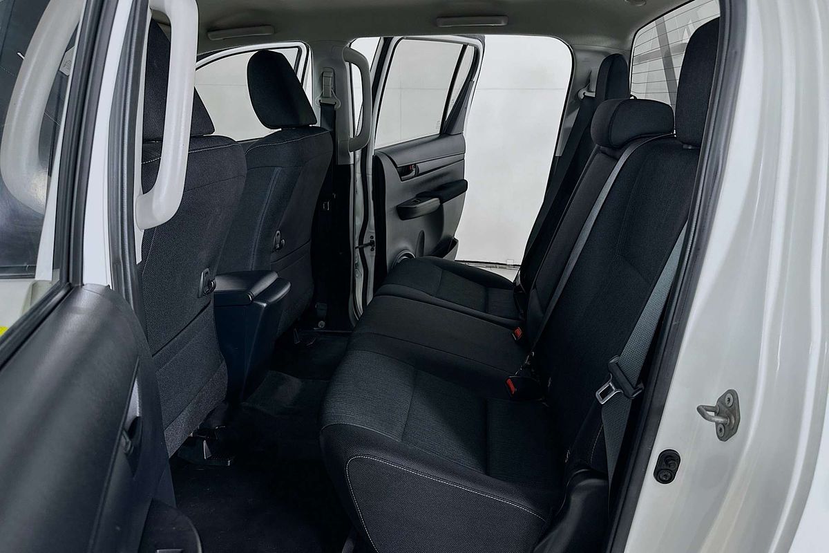 2021 Toyota HILUX SR (4x4) GUN126R FACELIFT 4X4