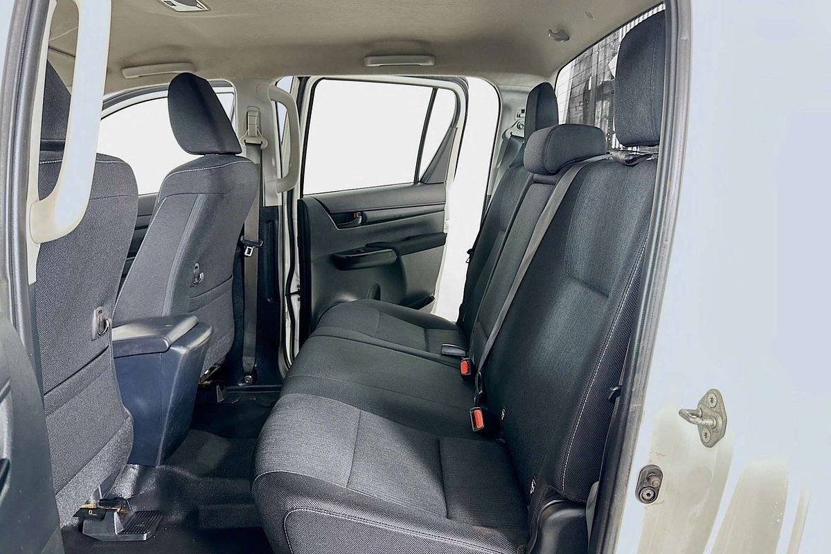 2021 Toyota HILUX SR (4x4) GUN126R FACELIFT 4X4