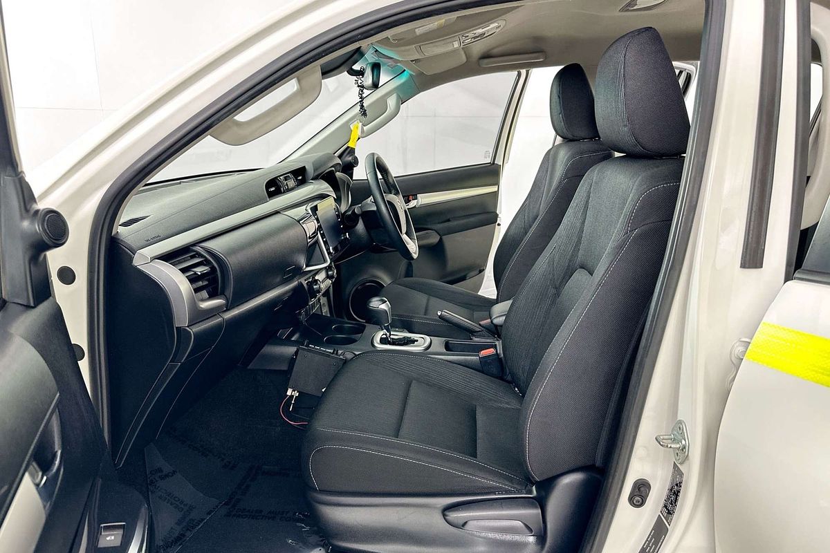2022 Toyota HILUX SR5 (4x4) GUN126R 4X4