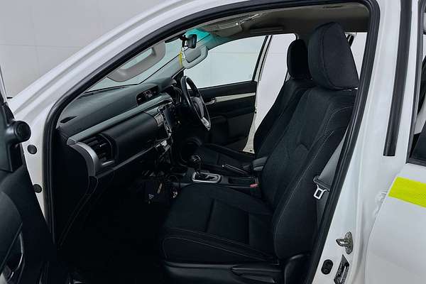 2021 Toyota HILUX SR5 (4x4) GUN126R FACELIFT 4X4