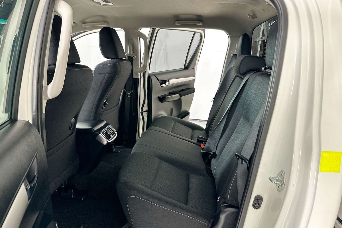 2022 Toyota HILUX SR5 (4x4) GUN126R 4X4