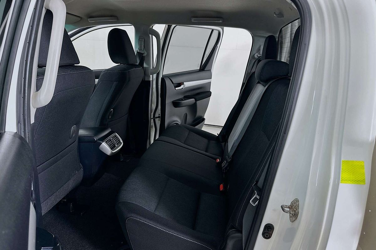 2021 Toyota HILUX SR5 (4x4) GUN126R FACELIFT 4X4