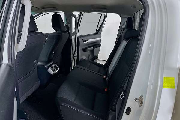 2021 Toyota HILUX SR5 (4x4) GUN126R FACELIFT 4X4