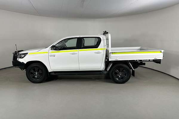 2023 Toyota HILUX SR (4x4) STEEL WHEELS GUN126R 4X4