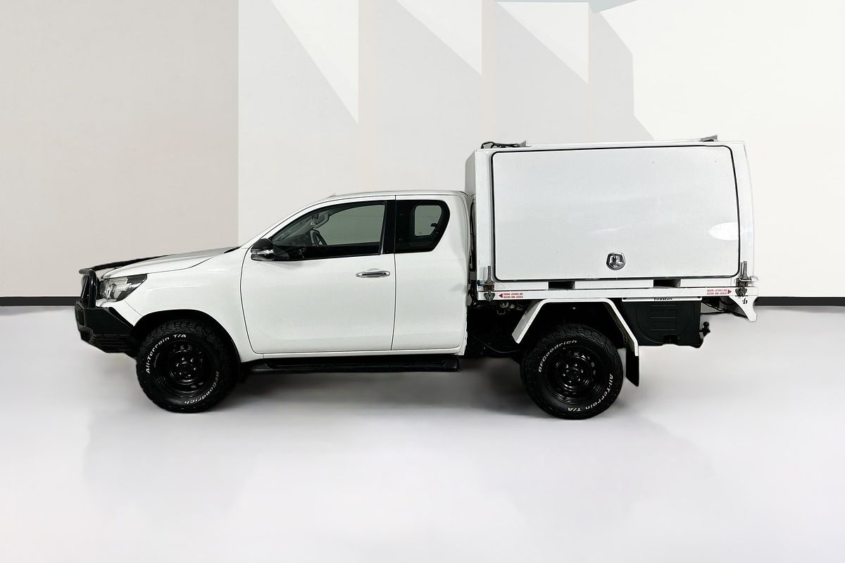 2017 Toyota HILUX SR (4x4) GUN126R 4X4