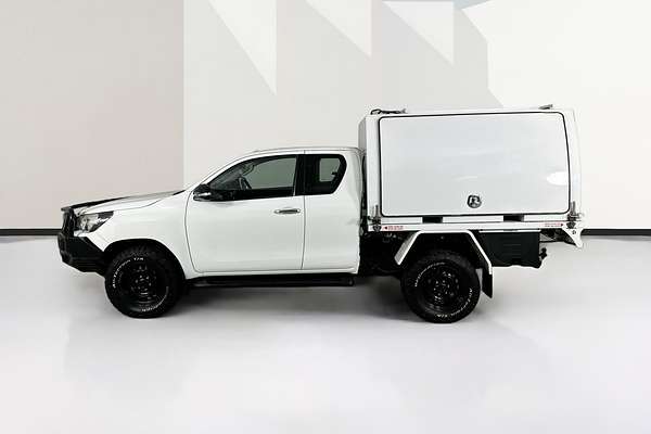 2017 Toyota HILUX SR (4x4) GUN126R 4X4