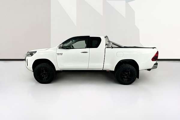 2023 Toyota HILUX SR5 (4x4) GUN126R 4X4