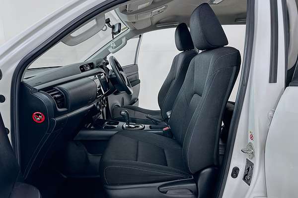 2017 Toyota HILUX SR (4x4) GUN126R 4X4