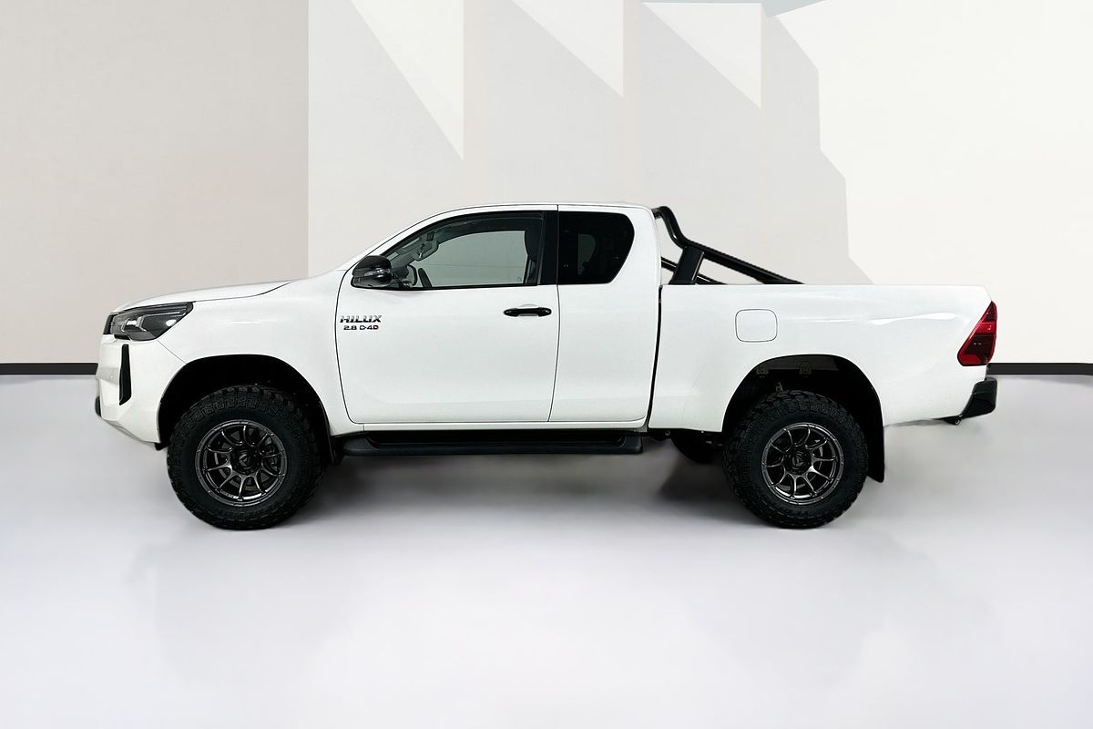 2024 Toyota Hilux SR5 (4x4) GUN126R 4X4