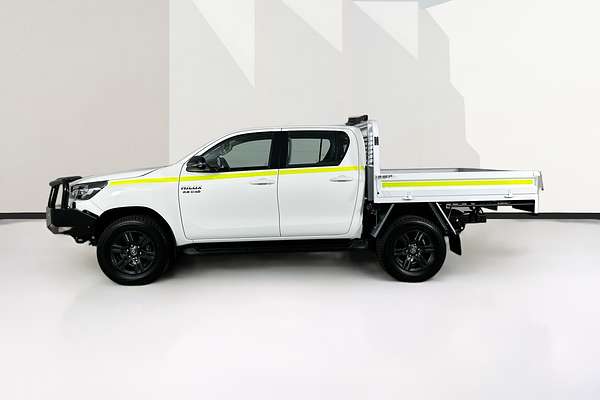 2025 Toyota HILUX SR (4x4) STEEL WHEELS GUN126R RC 4X4