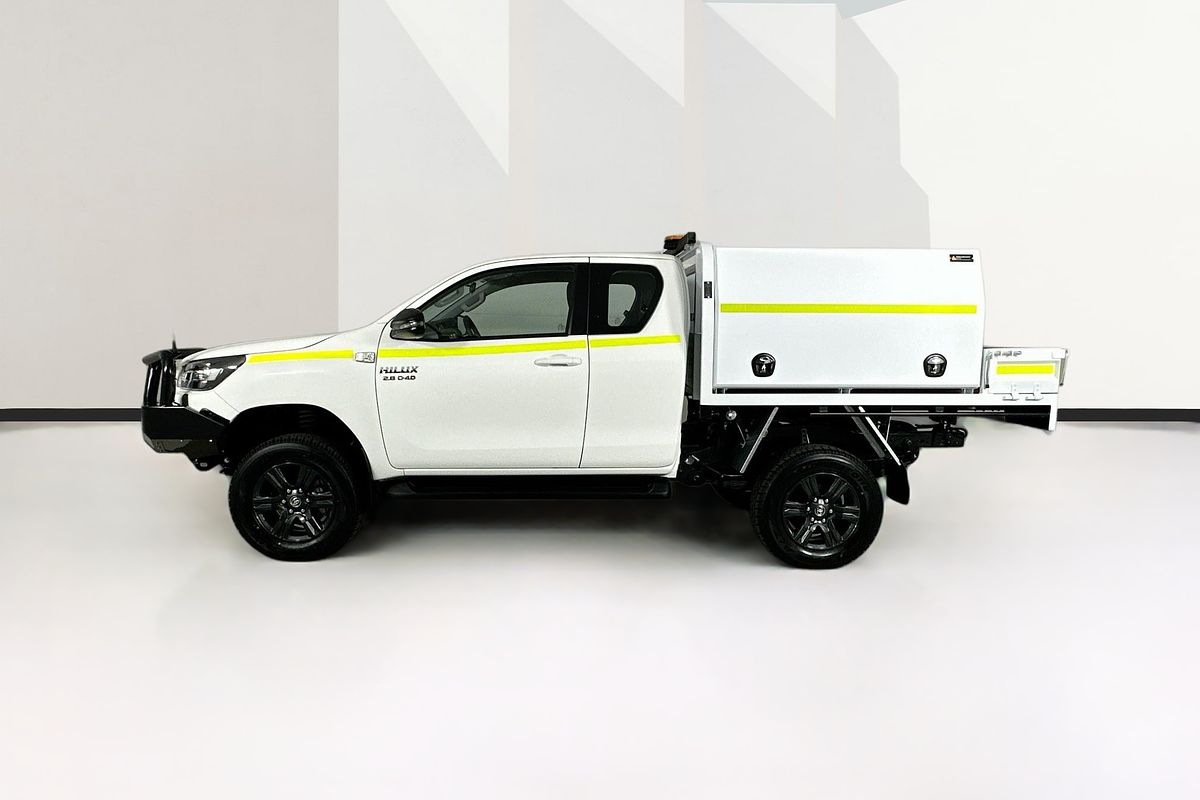 2025 Toyota Hilux SR (4x4) GUN126R RC 4X4