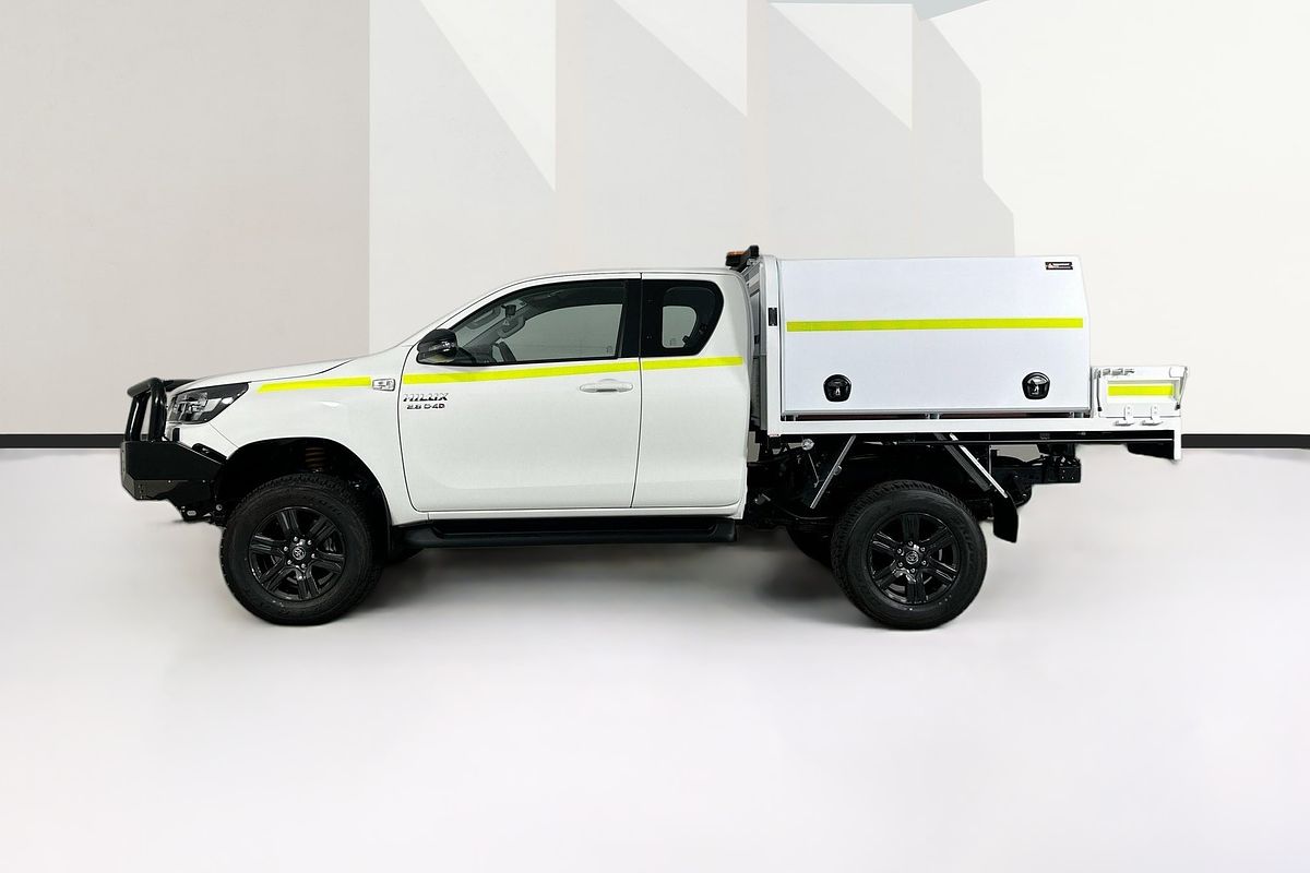 2025 Toyota HILUX SR (4x4) GUN126R RC 4X4