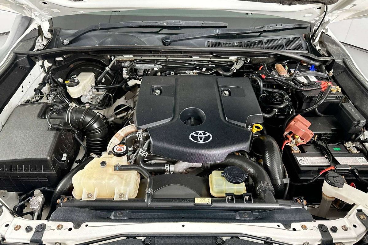 2017 Toyota HILUX SR (4x4) GUN126R 4X4