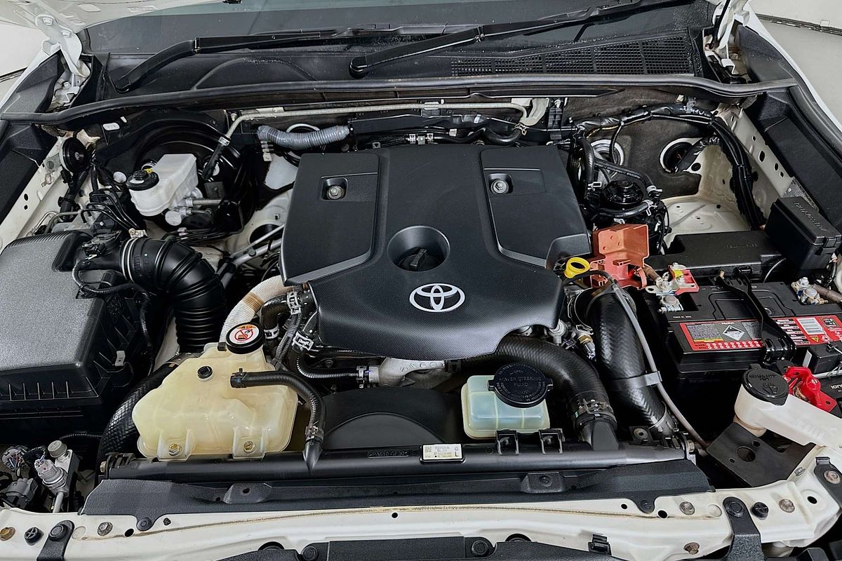 2021 Toyota HILUX SR5 (4x4) GUN126R FACELIFT 4X4